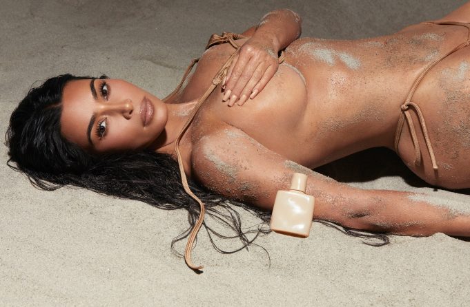 Hot Kim Kardashian Nude Tits